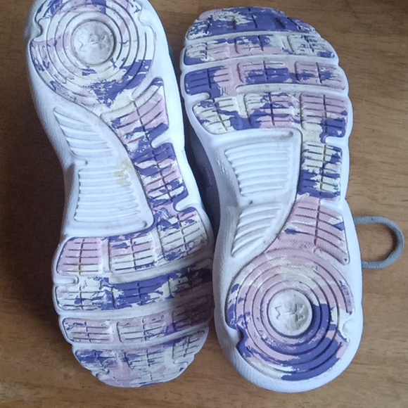 Under Armour Shoes - Picture 4 of 8